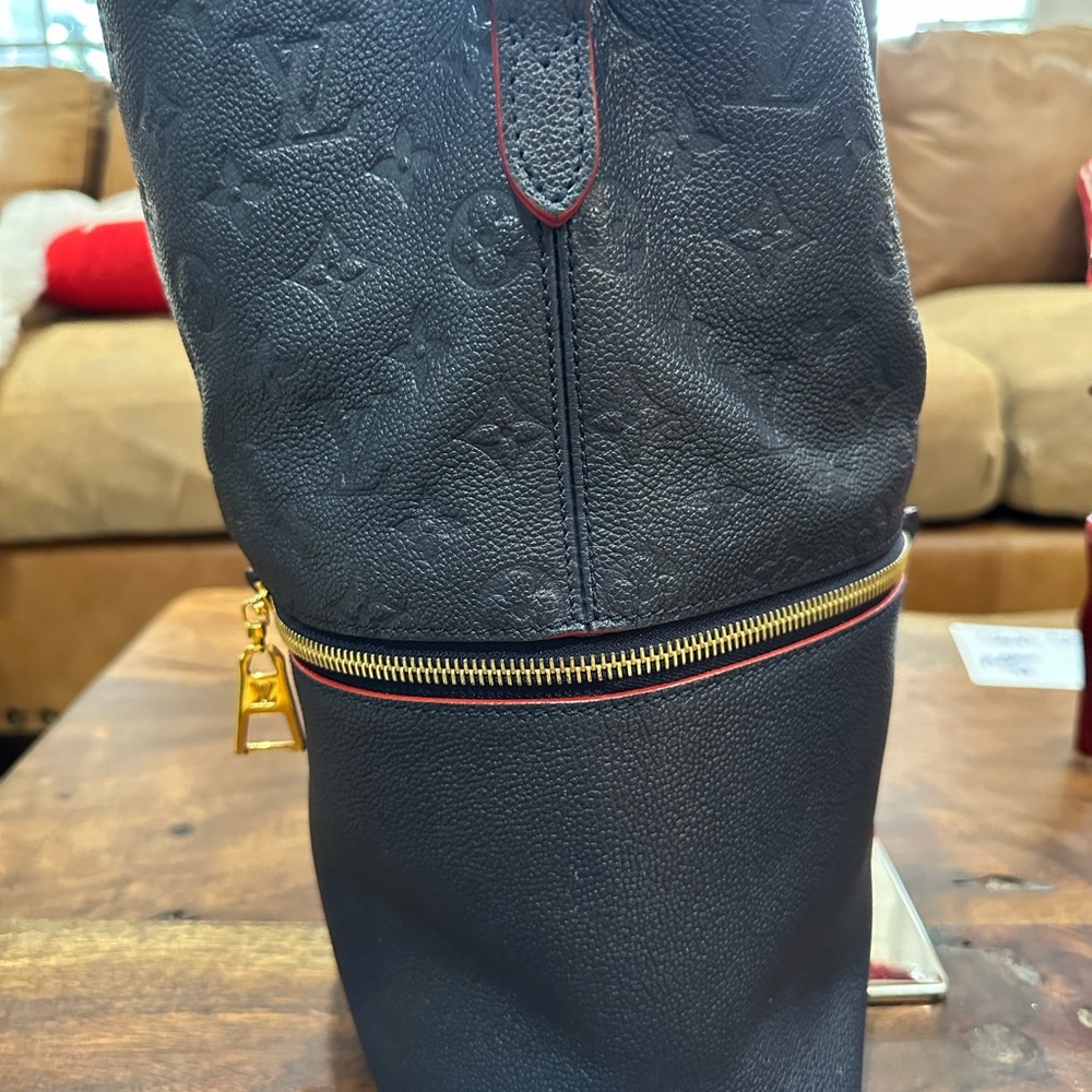 ❌❌SOLD❌❌🅰️ Gorgeous LV Melie Hobo - Picture 3 of 16